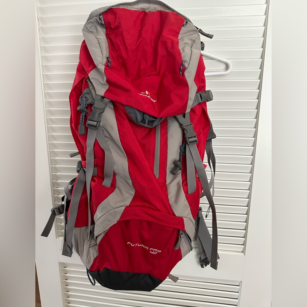 Deuter 42L Futura Pro vari flex air comfort red and grey